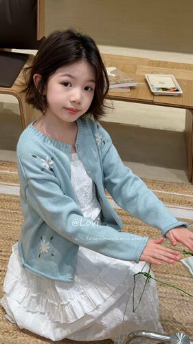 韩国品牌童装Lovi26春款新女童洋气百搭针织开衫绣花蓝色圆领毛衣
