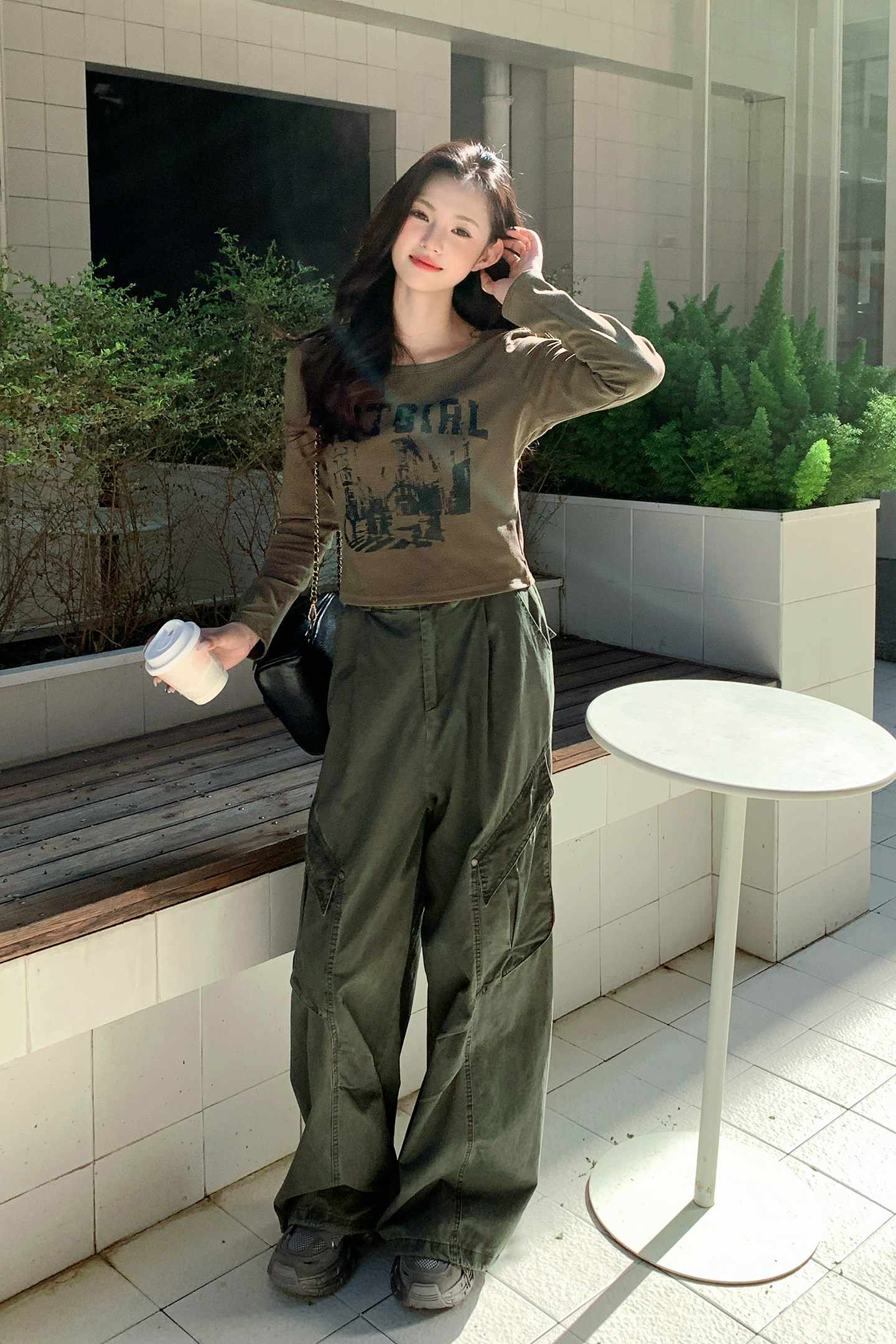 高级感穿搭军绿色工装套装女春秋2025年超火好看T恤阔腿裤两件套,女装套装/套裙,2C295