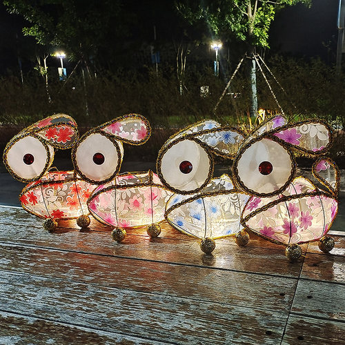 手提拖拉绳兔子灯笼发光花灯