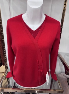 限时福利！25新中式红色本命年纯羊毛针织毛衣V领钉珠斜襟打底衫