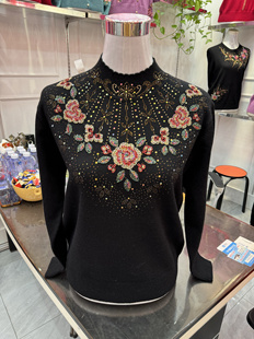 高品质中老年秋冬新款羊毛衫女半高领绣花毛衣黑色大码针织打底衫