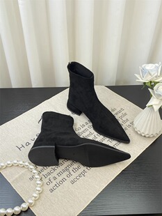 粗跟短靴女2026秋冬新款欧美时尚尖头百搭黑色绒面磨砂弹力瘦瘦靴