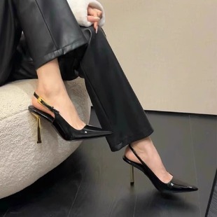 女金属细跟尖头一字扣带御姐性感黑色漆皮包头凉鞋 2025新款 高跟鞋