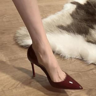 单鞋 女细跟职业通勤漆皮性感酒红色侧空婚鞋 尖头高跟鞋 2025年新款