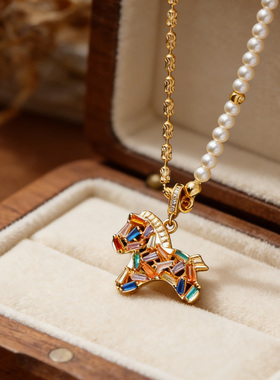 马上有钱彩锆小马高级感项链女款巨好看拼接秋冬毛衣链