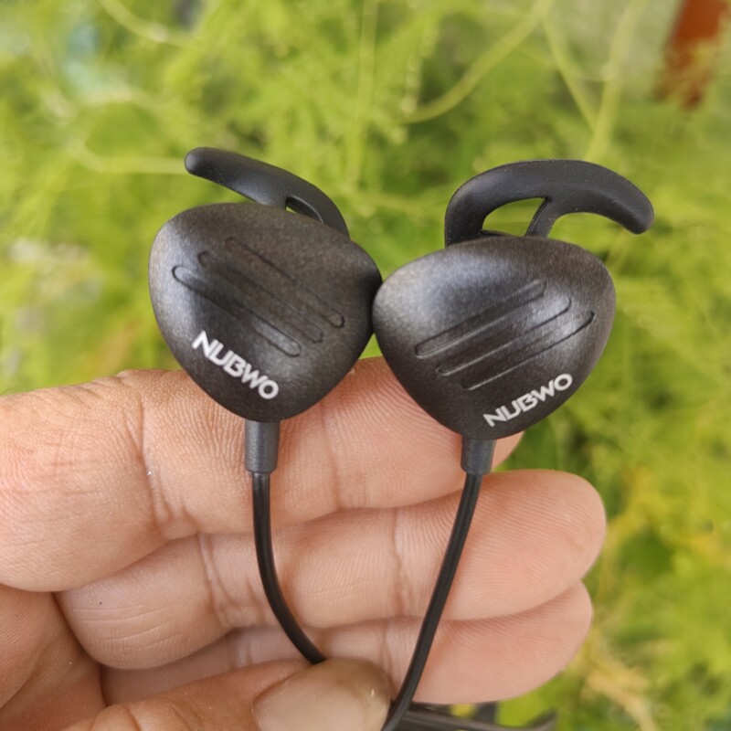 库存捡漏nubwo入耳式耳机双节套运动耳翼动圈耳塞hifi手机麦线控