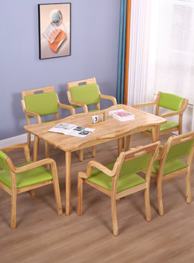 实木适老化餐桌椅养老院家具组合老年人休闲桌子康养社区公寓桌椅