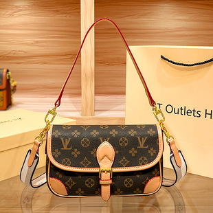 香港品牌IT新款女包女士单肩包邮差包麻将包链条包腋下包法棍包潮