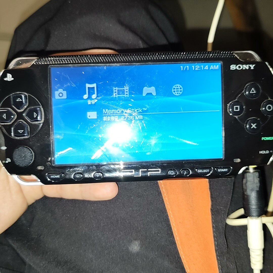 【议价产品】PSP游戏机,1001 B2,成色还算不错,按键摇杆正常询价