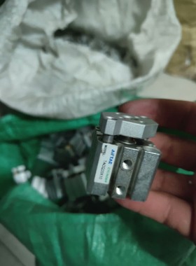 【议价产品】亚德客导杆气缸  三杆气缸  ARCQ20X10询价