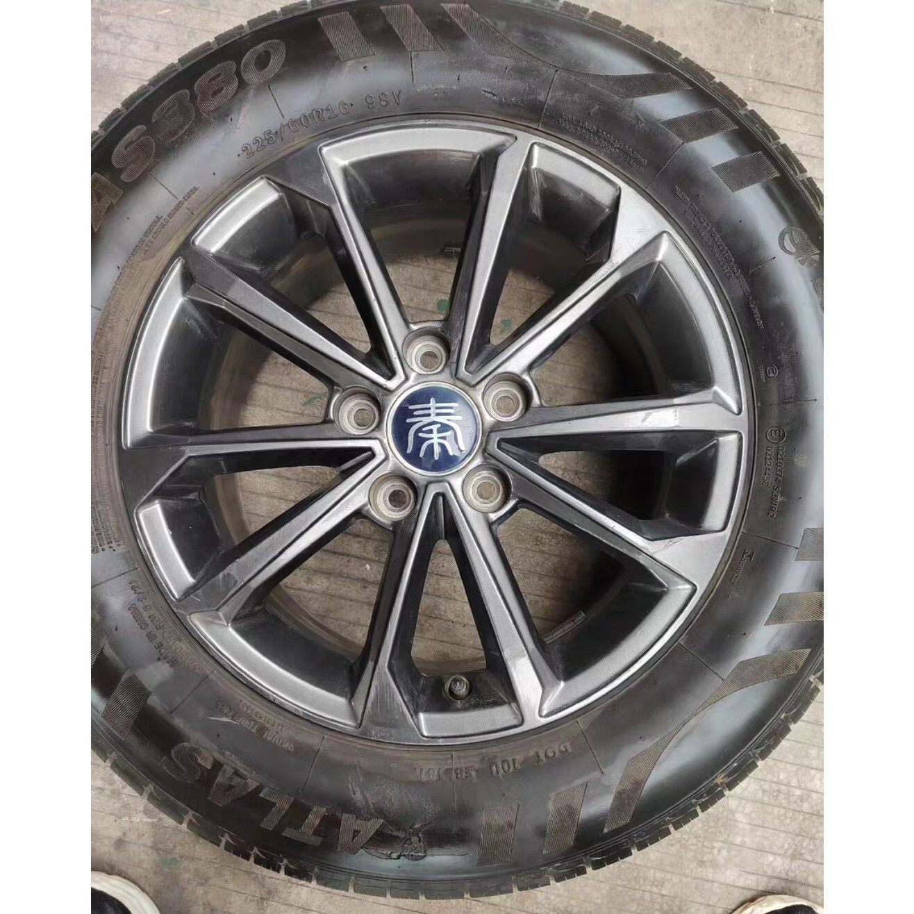 【议价产品】比亚迪秦70,秦80,原装拆车   轮毂带胎16寸   需要询