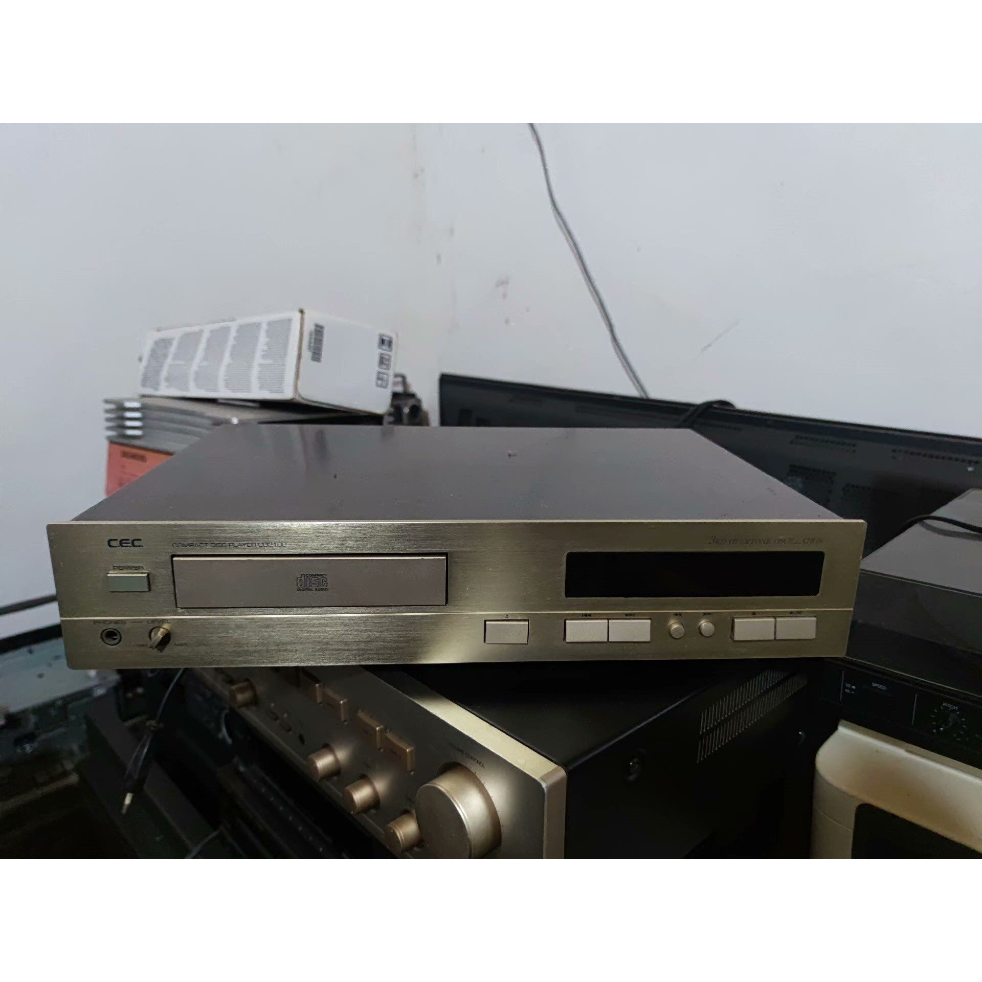 【议价产品】CEC发烧进口CD2100纯CD机,里面全原装读不碟成色新无