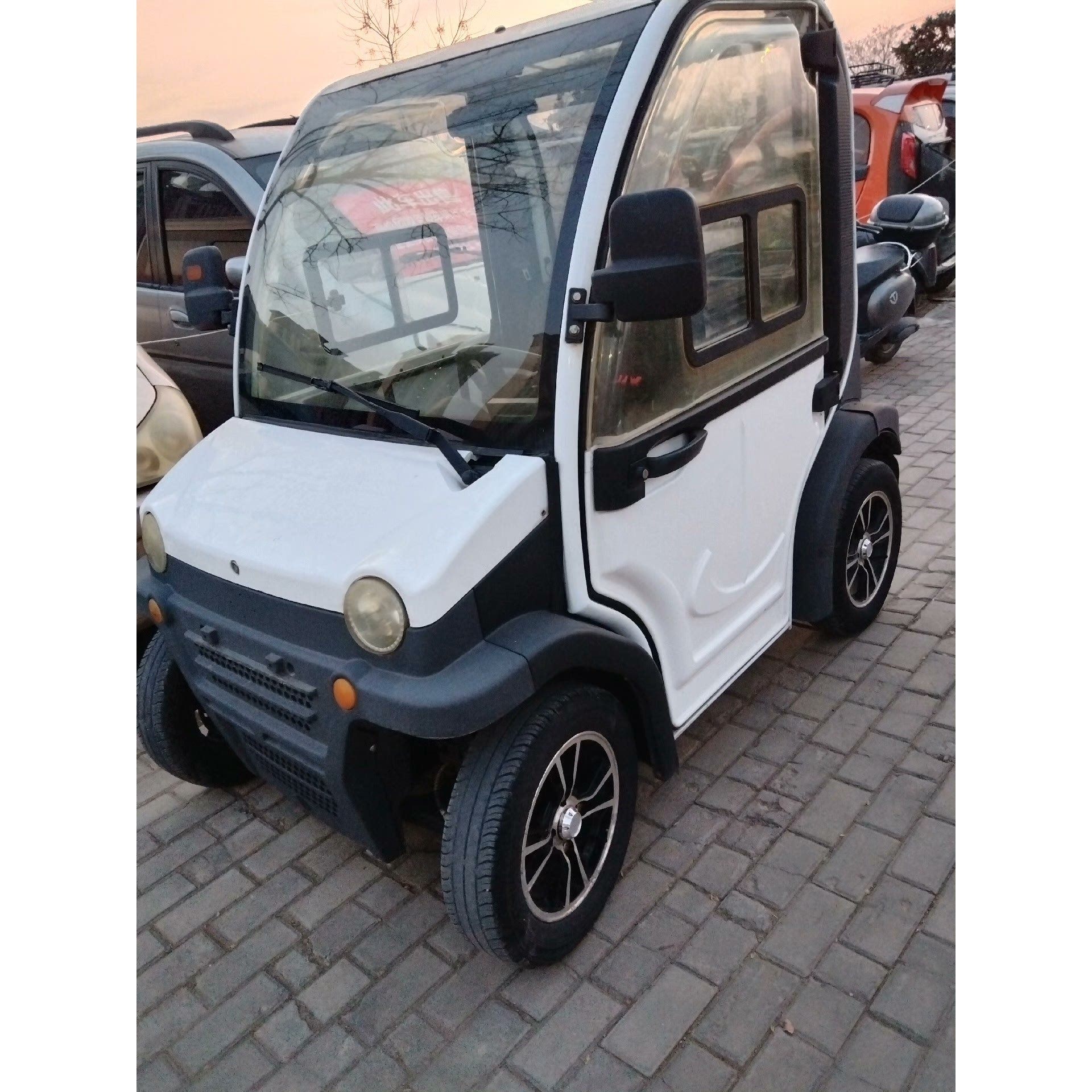 【议价产品】大阳款四轮电动车,功能正常,成色很新,带倒车影像,空