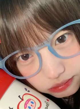 可爱搞怪磨砂蓝色眼镜框萌妹拍照