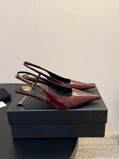 高版小众新款金属垫扣小金条高跟鞋女性感后绊带漆皮包头细跟凉鞋