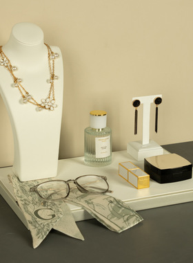 轻奢高级感女士样板间梳妆台装饰品香薰精油道具摆件卧室软装组合