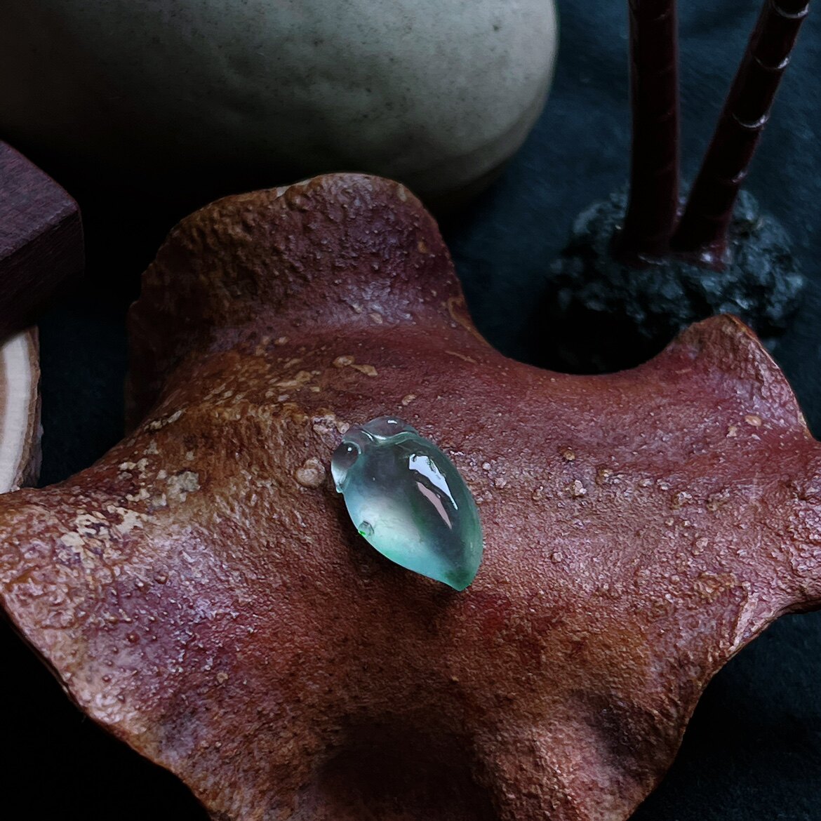 缅甸天然翡翠a货老坑种冰飘金丝绿翡翠福瓜种好冰透镶嵌设计款佳