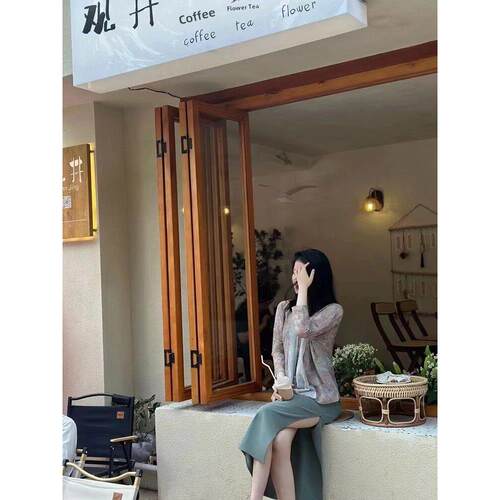 定制松木原木左右折叠窗纯