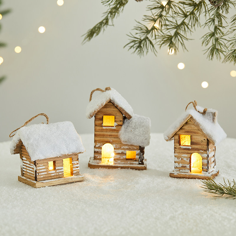 2025年圣诞节桌面积雪木屋新款木质发光装饰摆件场景氛围布置装扮