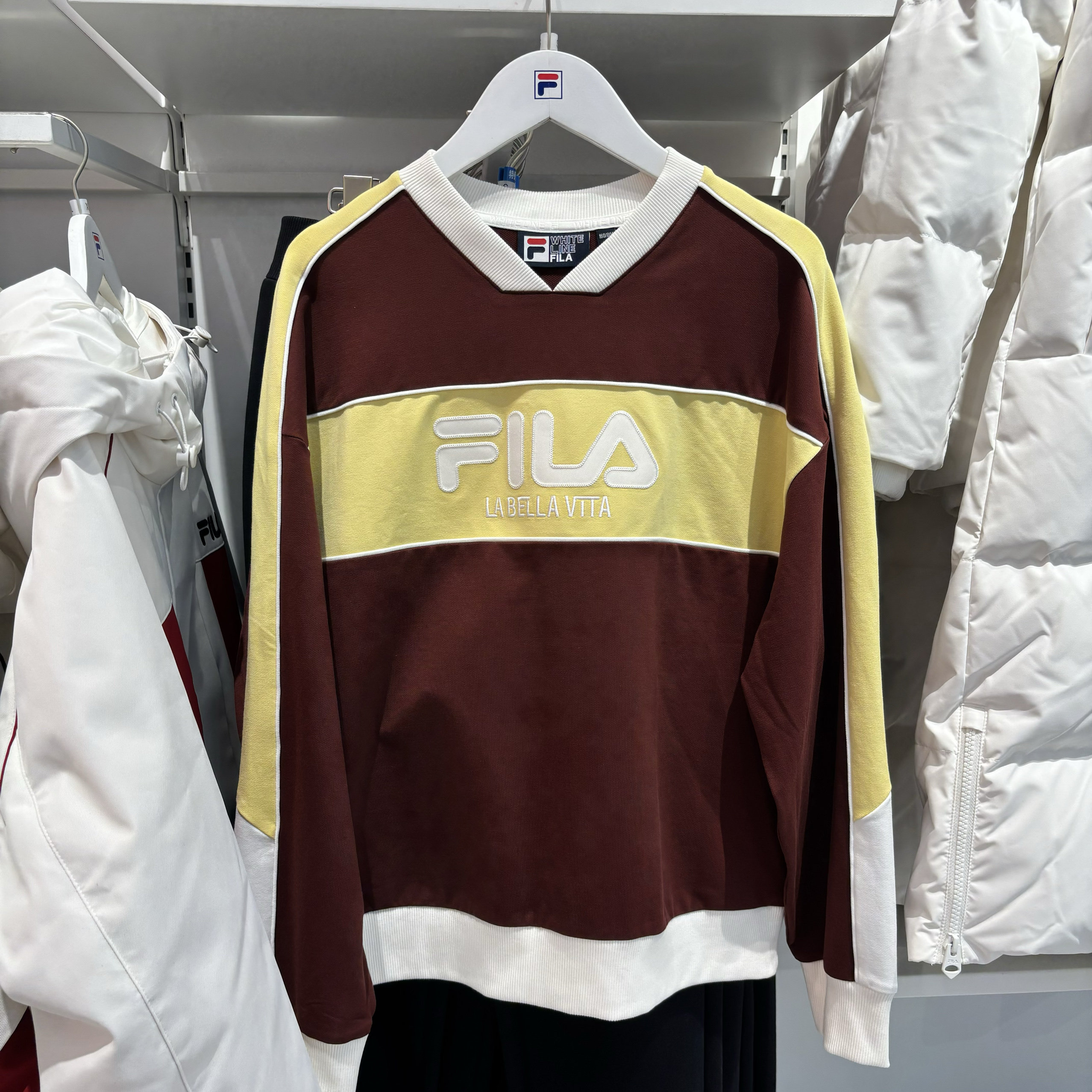 fila 斐乐女子套头卫衣24秋季宽松拼色v字立领针织上衣f11w439215