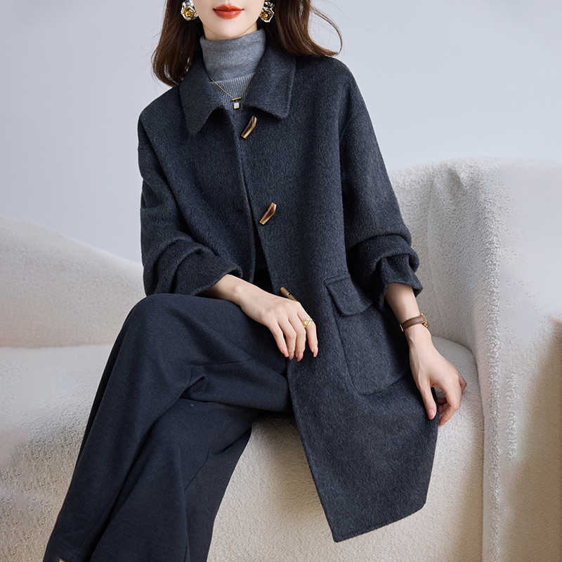 卡若维娅2025秋冬新款双面绒羊毛大衣外套女中长款牛角扣呢子上衣