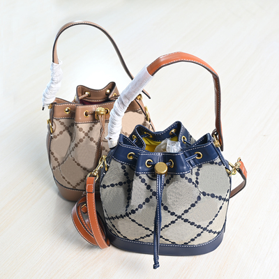 时尚皮革拼接手提单肩斜跨水桶包