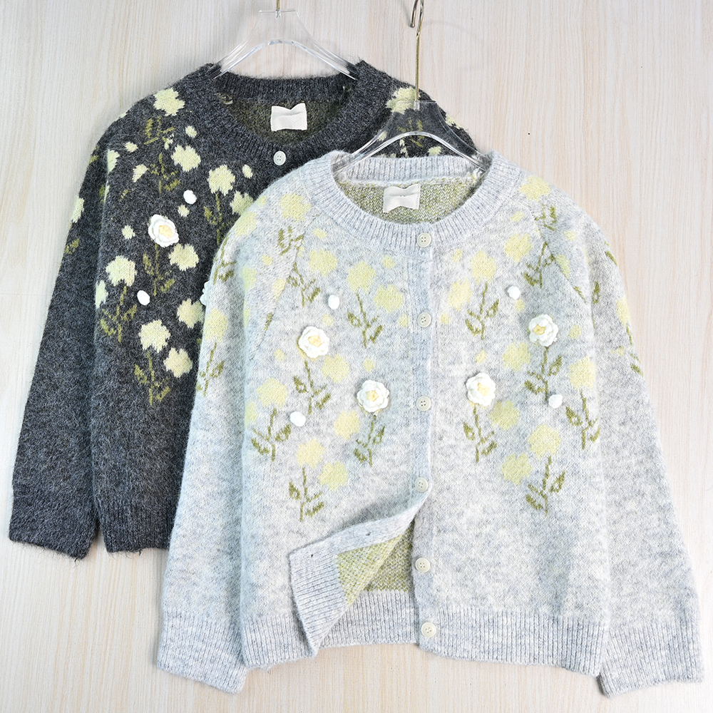 软和拉绒立体花朵长袖针织开衫