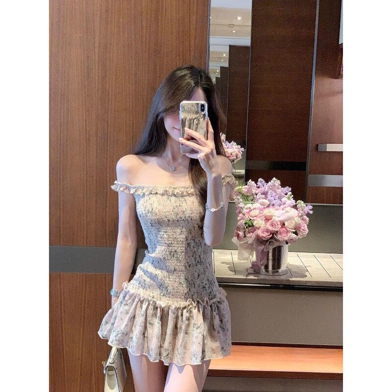 及致掐腰2026新款夏装松紧腰一字肩碎花短裙连衣裙女