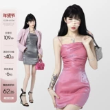 Осеннее приталенное платье, мини-юбка, с акцентом на бедрах