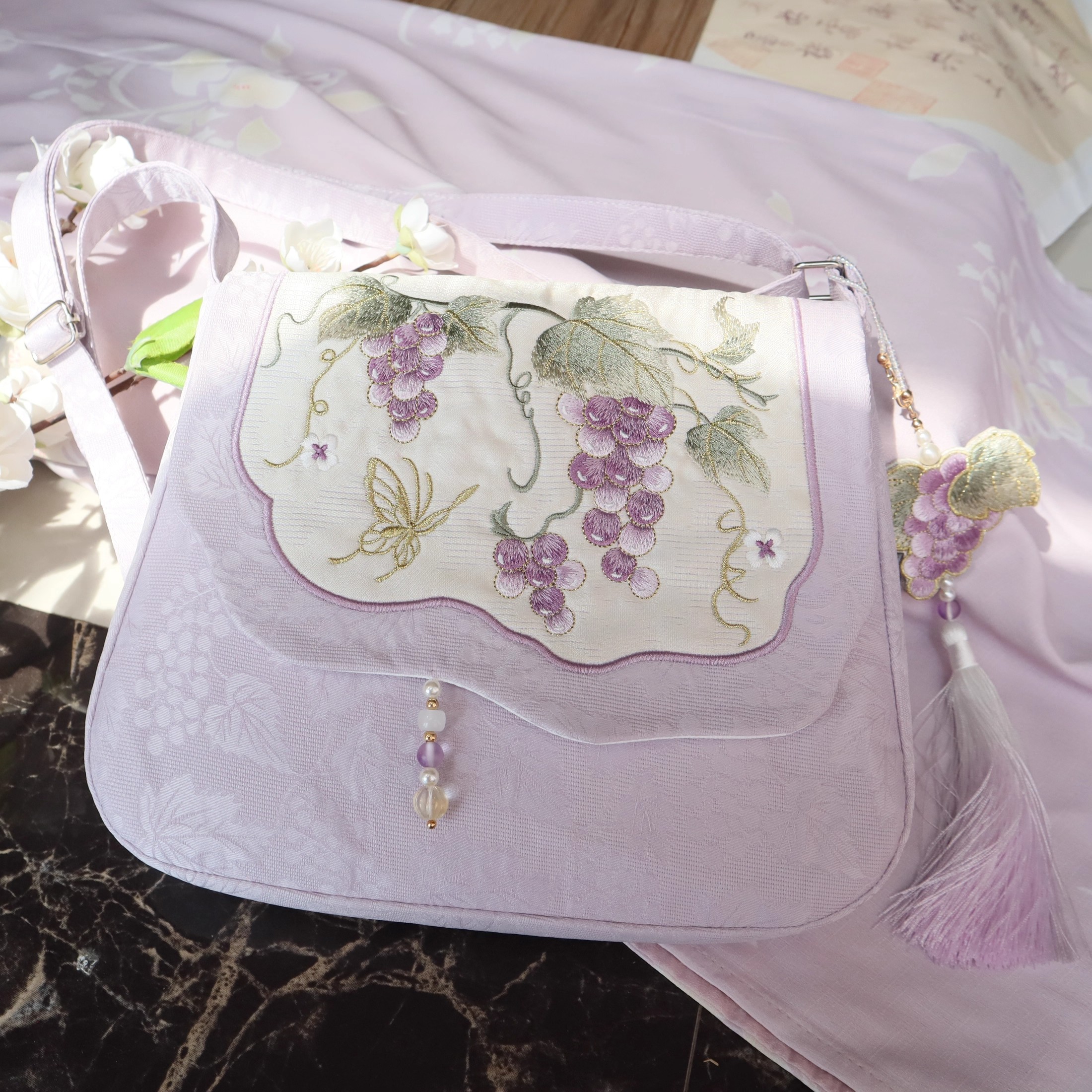 汉初原创新款葡萄刺绣包仿古货郎国风新中式百搭古风大容量斜挎包