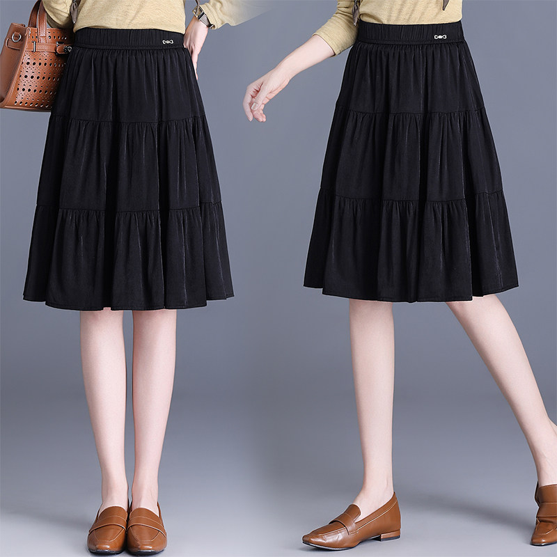 黑色中裙半身裙2026春夏季百搭松紧腰真丝缎面蛋糕裙小个子a字裙