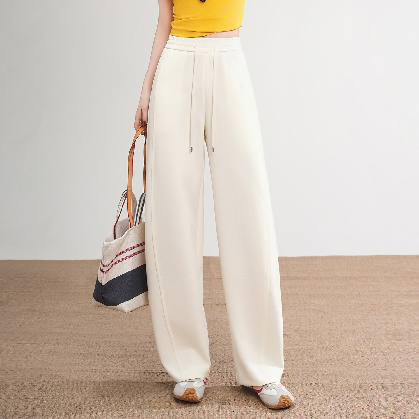 米白色弯刀休闲裤女2026春季新款高腰显瘦垂感香蕉直筒裤运动裤