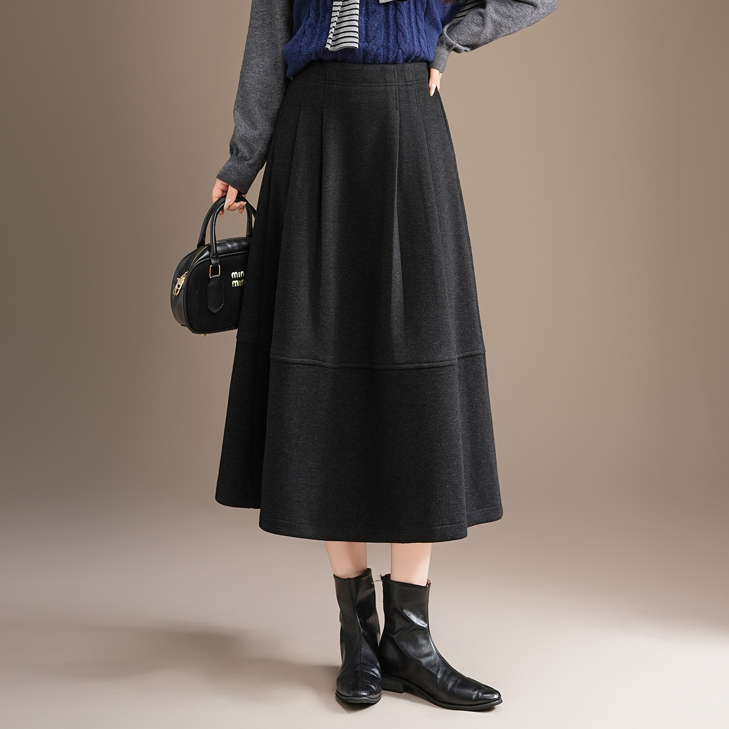 羊毛花苞半裙女2025冬季新款a字裙高腰显瘦中长款压褶毛呢半身裙