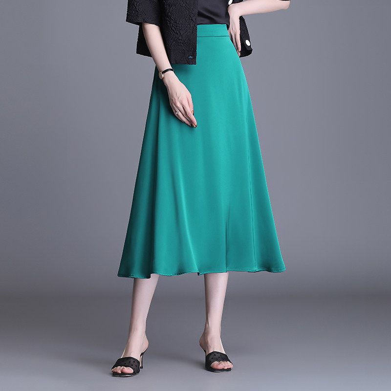 绿色醋酸裙半身裙女2026春夏季新款高腰显瘦丝滑中长款a字大摆裙