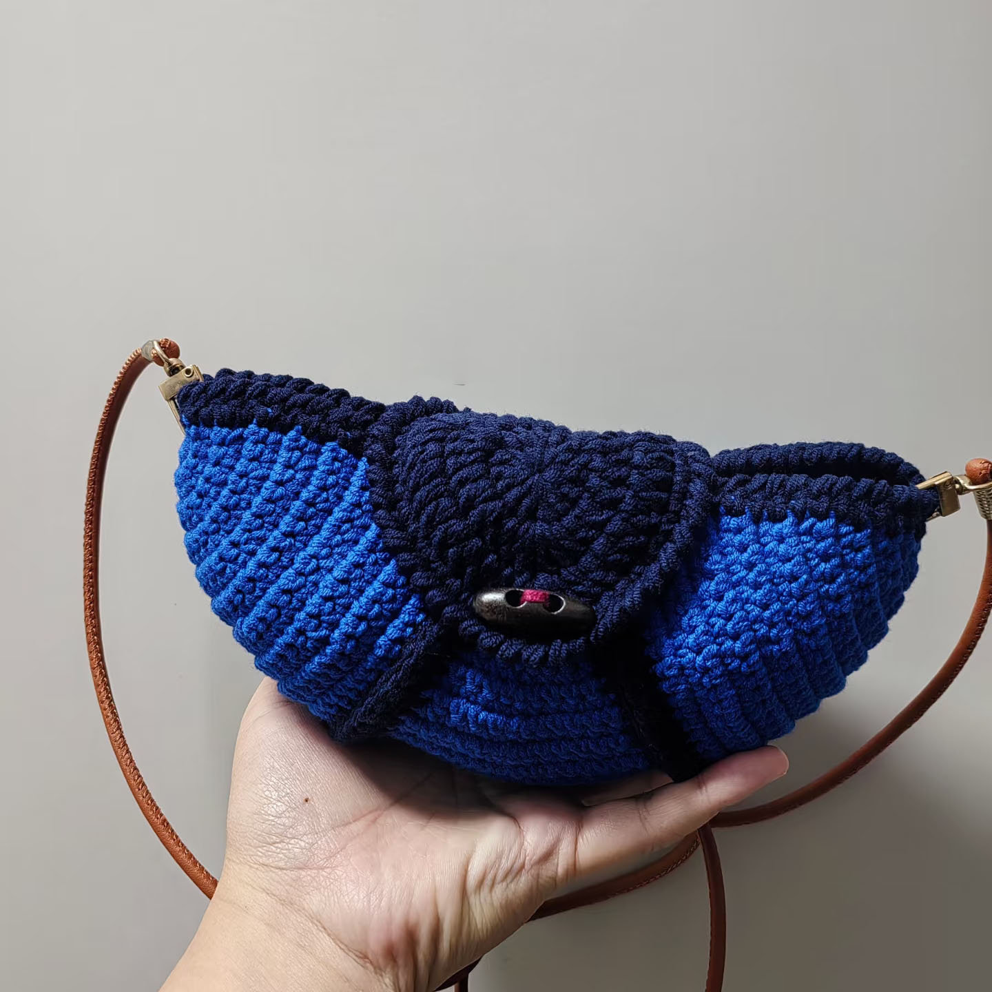 手工编织DIY钩织包深蓝色单肩斜挎包材料包精梳棉线牛角包送礼物