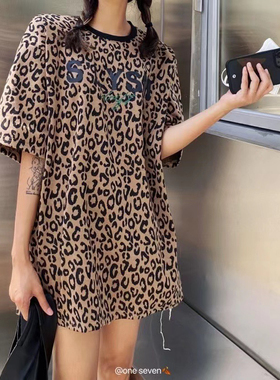 2024夏季one seven新款复古港味显瘦字母洋气豹纹中长款T恤女上衣