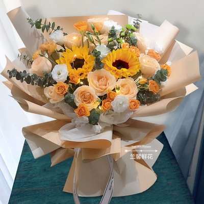 内蒙古赤峰市洪山区松山区鲜花店同城配送生日玫瑰向日葵混搭花束