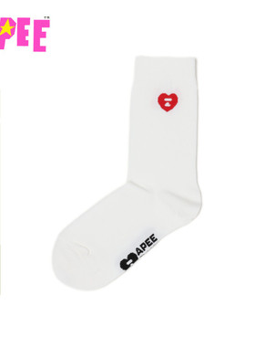 APEE配饰心形徽章潮流舒适中筒袜S507A6Q