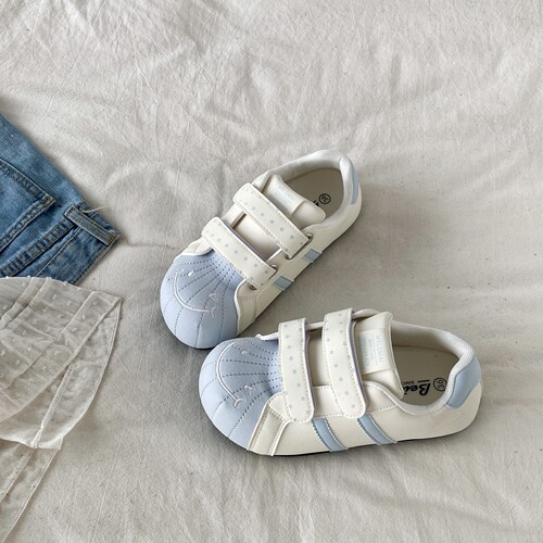 可爱蓝色波点魔术贴德训鞋小白鞋