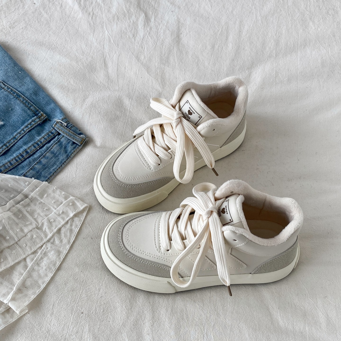 秋冬季百搭加绒小白鞋高帮棉鞋子