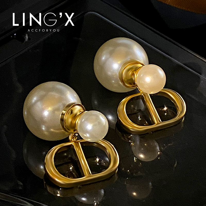 玲秀轻奢珍珠小香风字母耳环