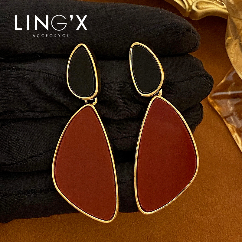 玲秀夸张设计高级感小众双拼色三角吊坠耳环2024年新款耳钉耳饰女