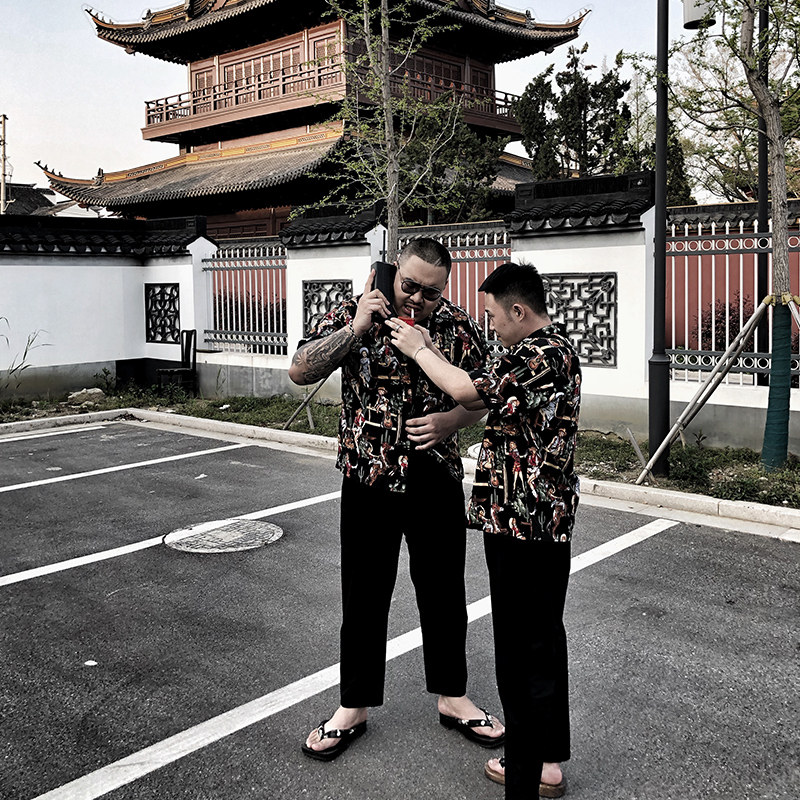 森山组网红复古衬衫衫衣男式加大夏威夷衬衣外套半袖抖音同款衣服在类目 男装, 衬衫中 - 来自Buy2taobao.com提供专业的淘宝代购服务