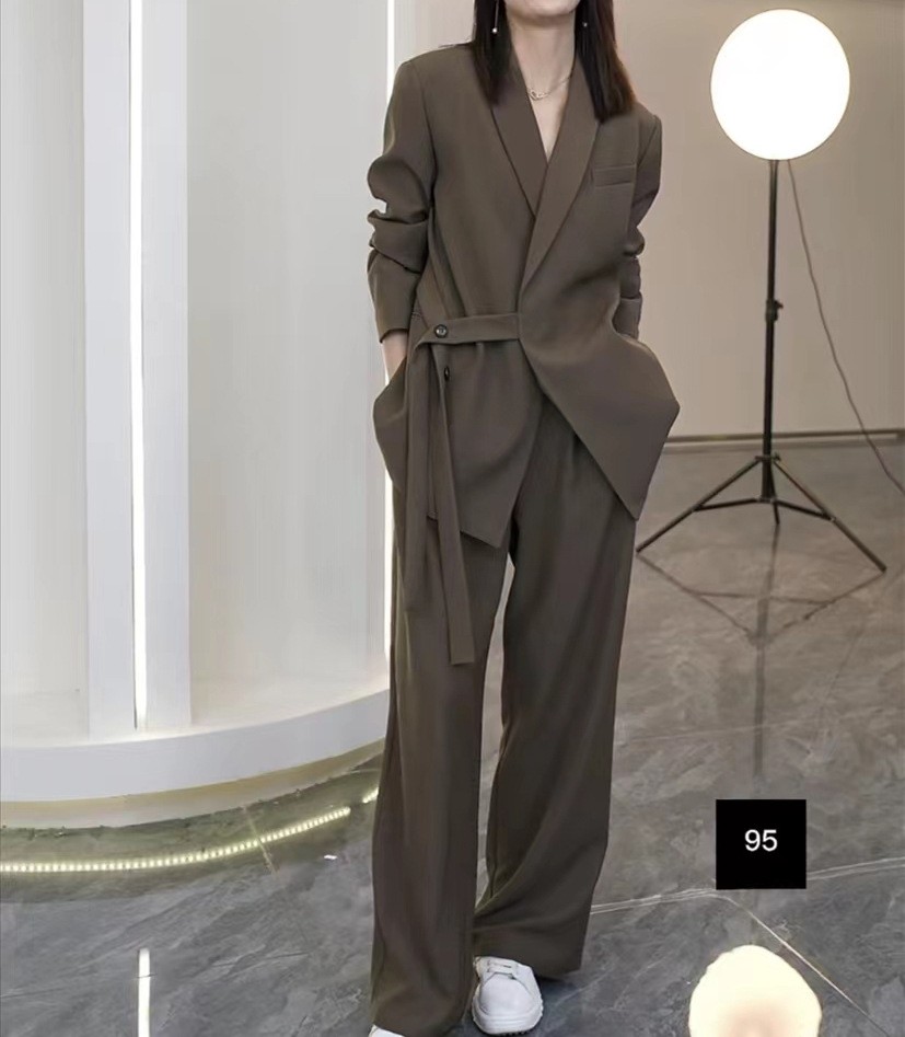 大码女装西装套装胖mm宽松西服外套减龄休闲阔腿裤两件套200斤女