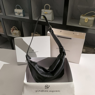 2025新款小众真皮可颂牛角包包高级质感时尚百搭饺子包单肩斜挎包