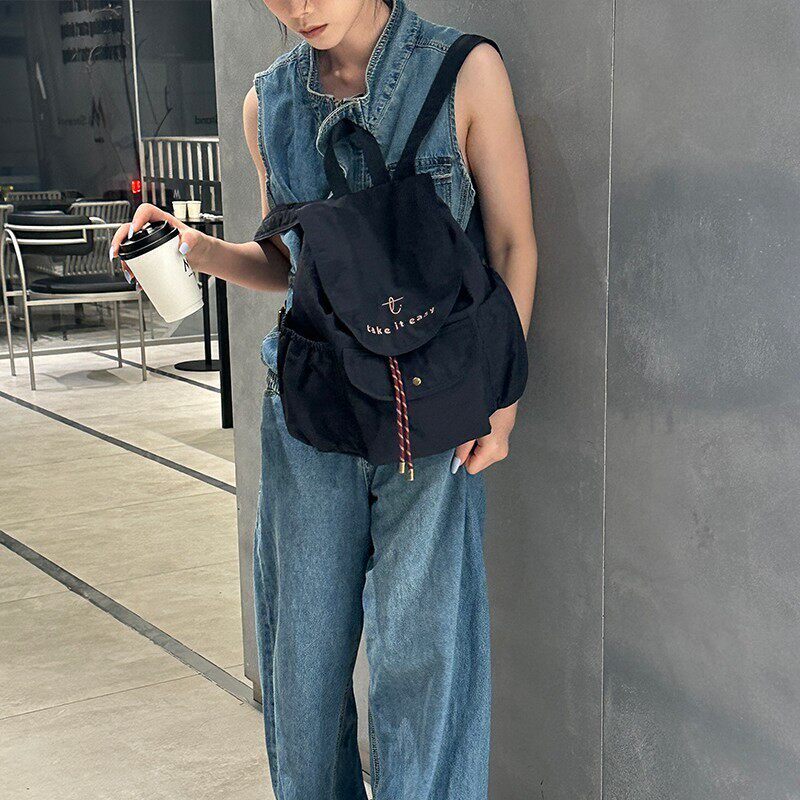 2026新款轻便尼龙防水学院风大容量双肩包女士背包休闲时尚旅行包