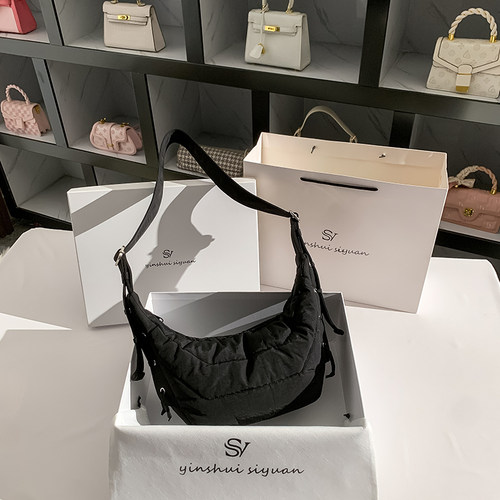 尼龙王嘉尔同款休闲牛角包潮酷