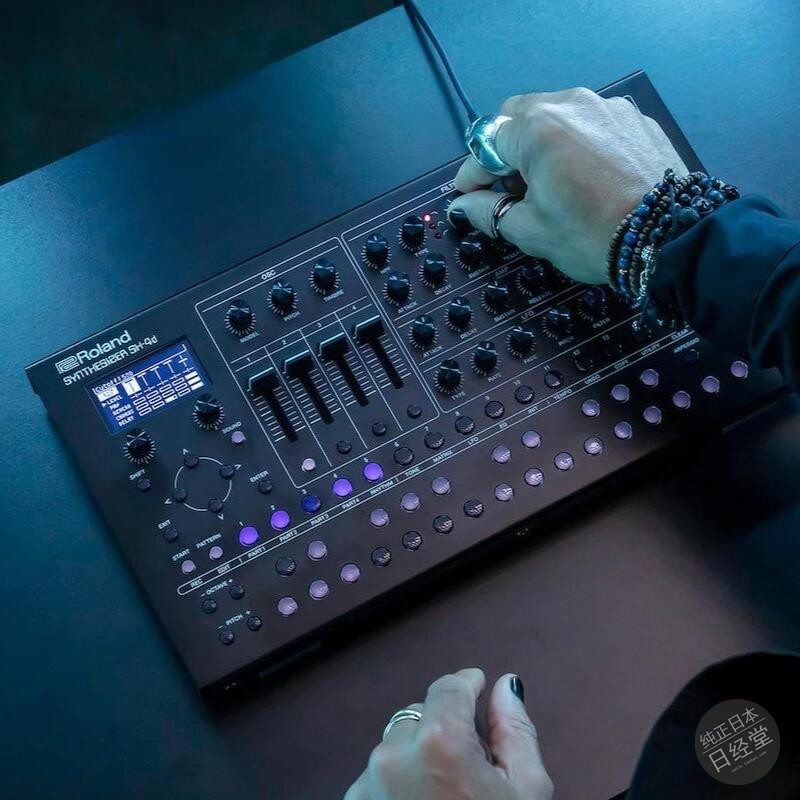 罗兰RolandSH-4D桌面合成器