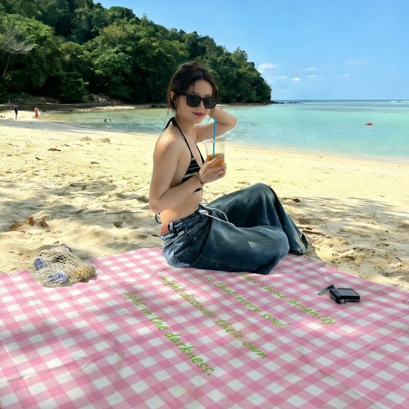 户外露营沙滩垫海边沙滩毯子防水防沙海滩粉色格子拍照道具野餐布