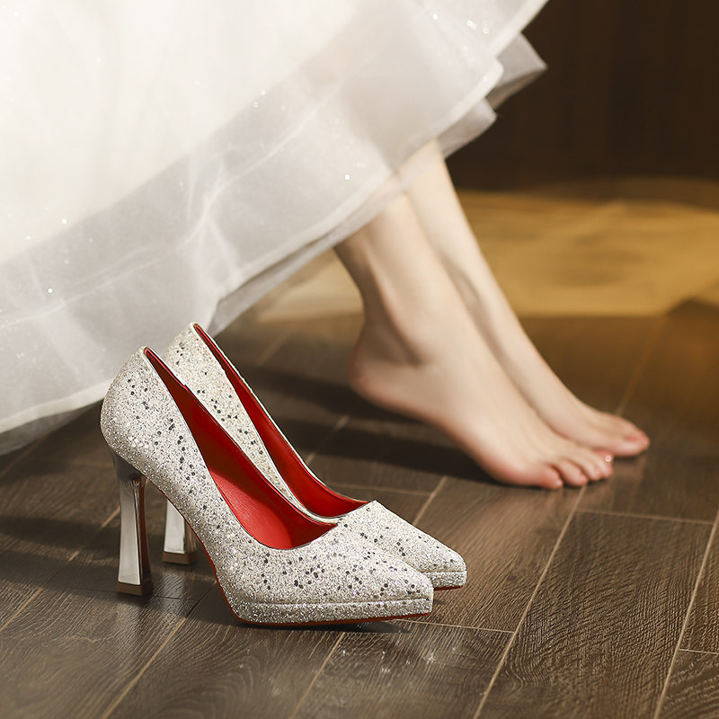 不累脚银色高跟鞋粗跟主婚纱婚神器女秀禾法式亮片水晶伴娘新娘鞋
